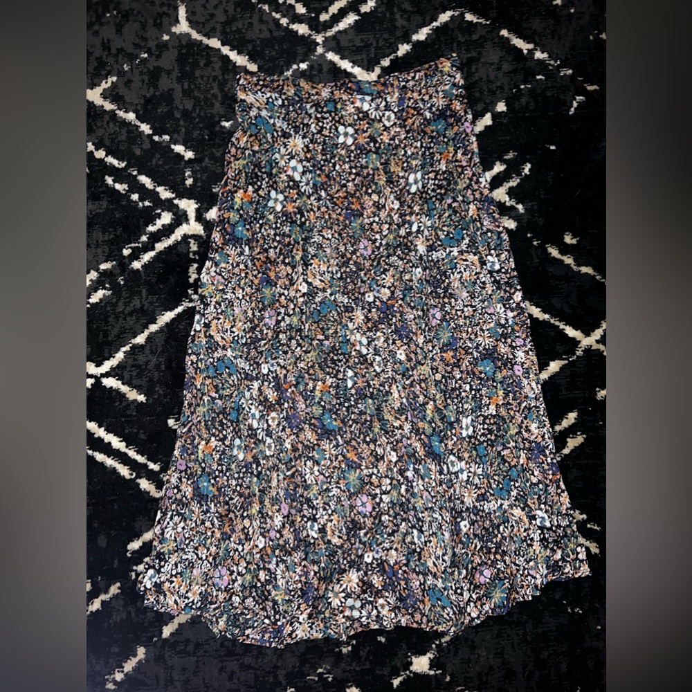 Flowery midi skirt! Size M!